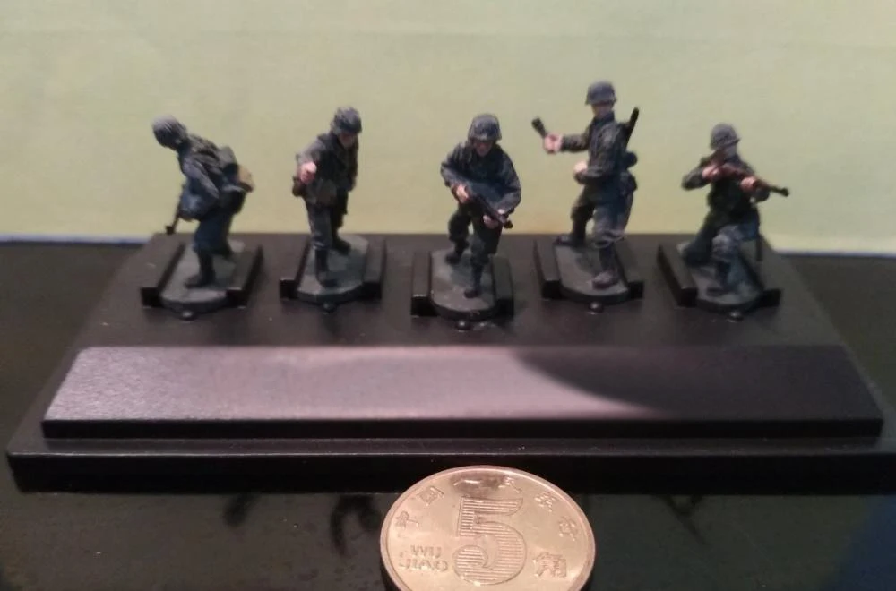  1/72 P803 German Five Soldier Finished coloured products Collocation tank model Military Scene Mate
