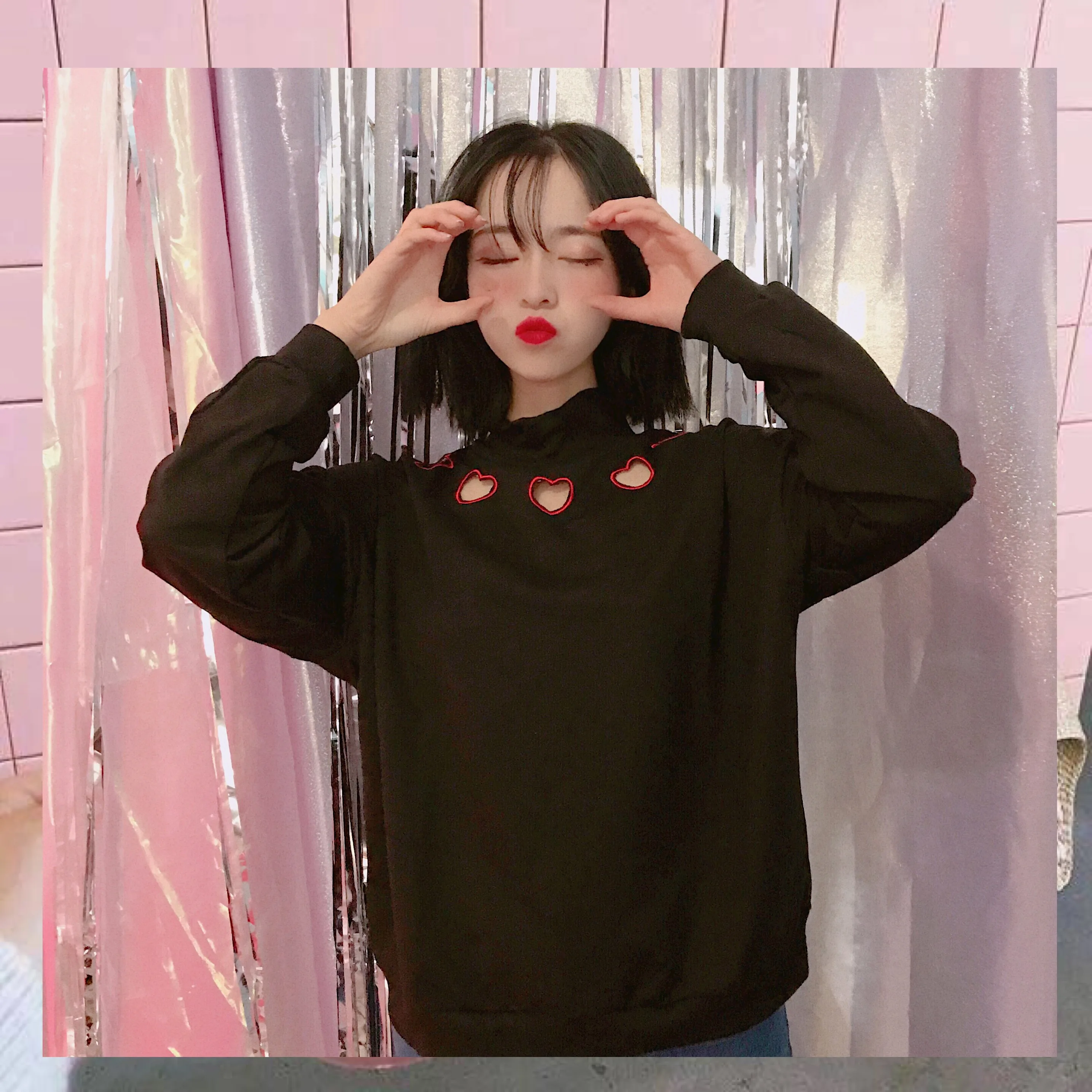  2017 Autunm New Fashion Thin Red Heart Hollow Out Casual Cute Fresh Long Sleeve Female Sweatshirts