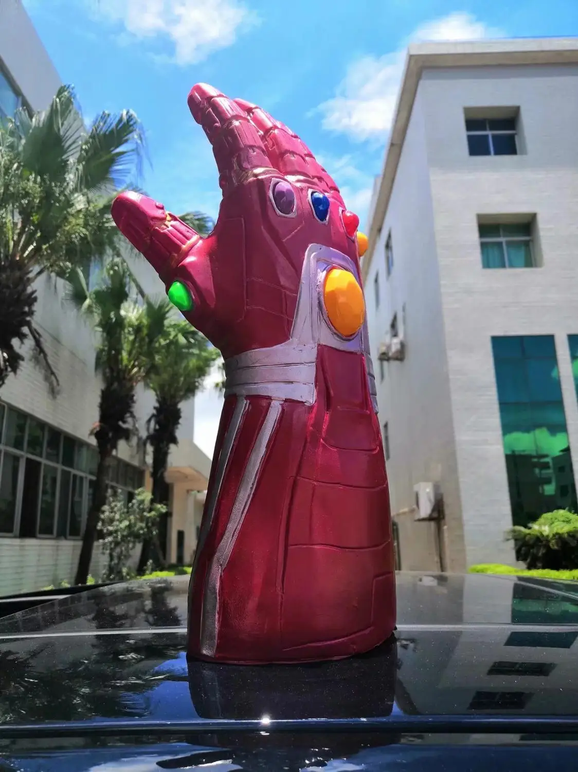 

New Anime 1:1 PVC LED Light Infinity Iron Man Nano Gauntlet Thanos Gauntlet Armor Tony Stark Cosplay Gloves Props