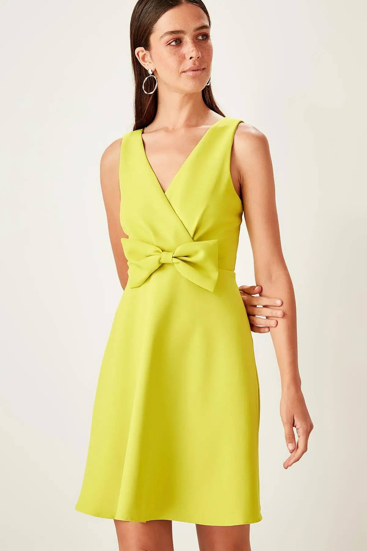 

Trendyol Yellow Bow Detaylı Double Breasted Dress TPRSS19FZ0510