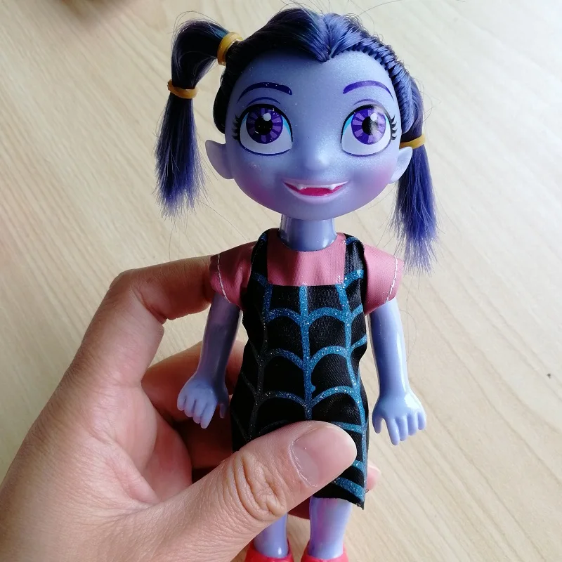 

18cm Junior Vampirina Dolls The Vamp Girl Hands Move Action Figure Toys For Children Brinquedos Retail Box