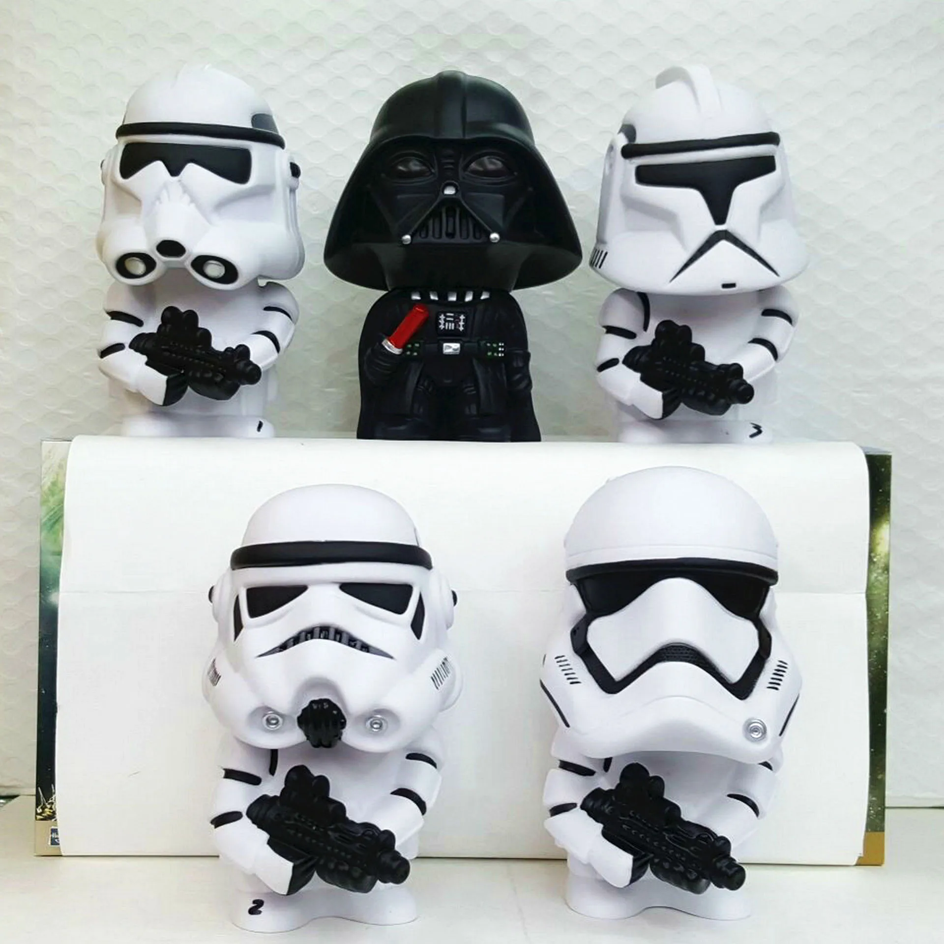 

SAINTGI Star Wars Stormtrooper 5Style Boba Fett Black Series BB8 Darth Maul Han Darth Vader Model PVC 16CM Piggy Bank Gift