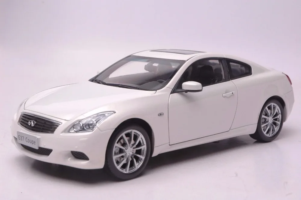 118 Diecast Model for Infiniti G37 2013 White Coupe Alloy Toy Car