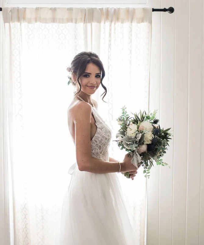 2018-boho-wedding-dresses-halter-lace-tulle-backless-beach-wedding-dresses-bohemian-bridal-dresses-sweep-train_