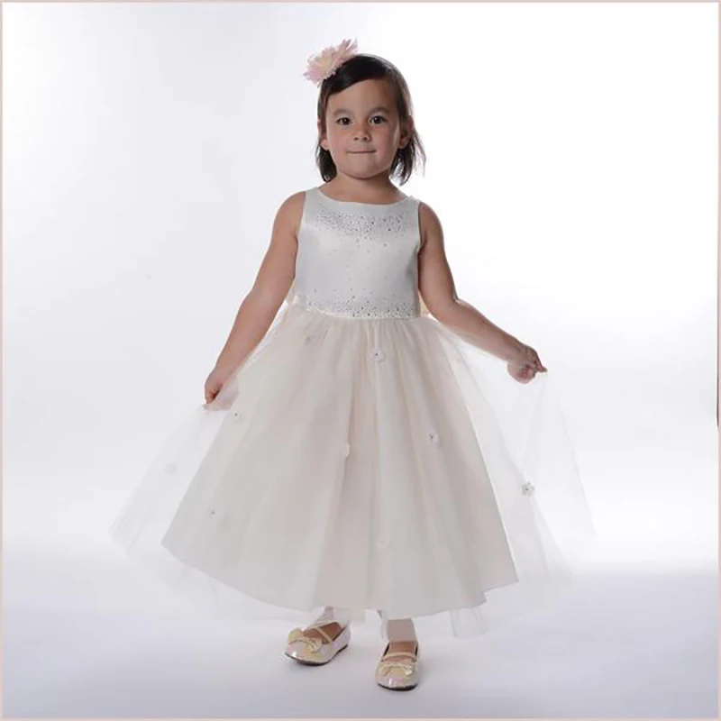 Communion Dresses Beads Crew Neck Short Sleeve Ball Gown Back V Button Flower Girl Dresses for Wedding with Bow Sash New Dresses Communion Dresses Beads Crew Neck Short Sleeve Ball Gown Back V Button Flower Girl Dresses for Wedding with Bow Sash New Dresses