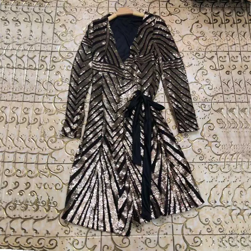 

wholesale 2019 Autumn And Winter New dresses black and gold Sequin Long sleeve V-neck Sexy cocktail Party Dress(L2721)