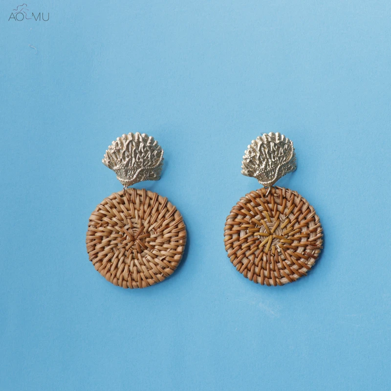 

AOMU Summer Fashion Straw Bamboo Rattan Knit Round Shell Metal Drop Earrings for Women Girl Beach Travel Holiday Jewelry