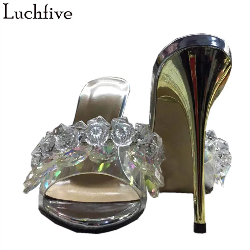 

Luchfive PVC Rhinestones Crystal Outdoor Slippers 2019 Newest Summer Stilettos Sexy Peep Toe Gold High Heel Party Shoes Woman