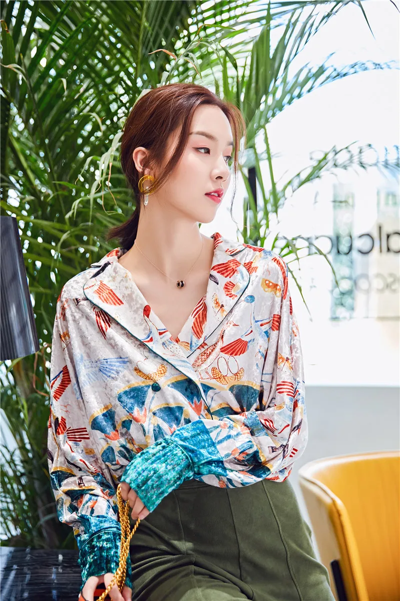 Дизайнерская винтажная Цветочная блузка Cheerart, женские Бархатные Топы с v-образным вырезом и лацканами, рубашка с длинным рукавом, осень, топ, блузка для женщин