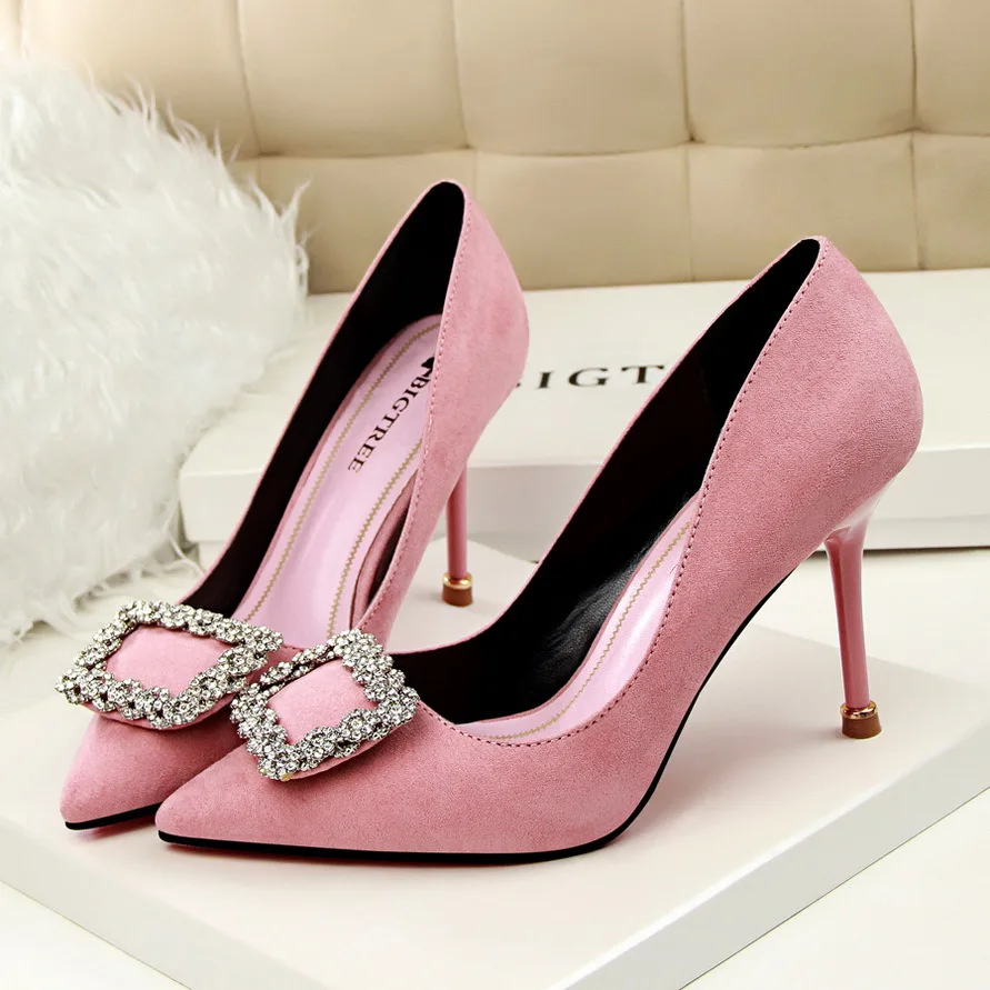 Весенняя женская обувь; туфли-лодочки с острым носком; модельные туфли; водонепроницаемые мокасины на высоком тонком каблуке 9 см; свадебные туфли из флока с пряжкой, стразы - Цвет: Розовый