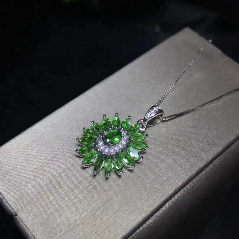 Naturel vert Tsavorite pendentif naturel vert grenat pendentif collier 925 en argent sterling éléga
