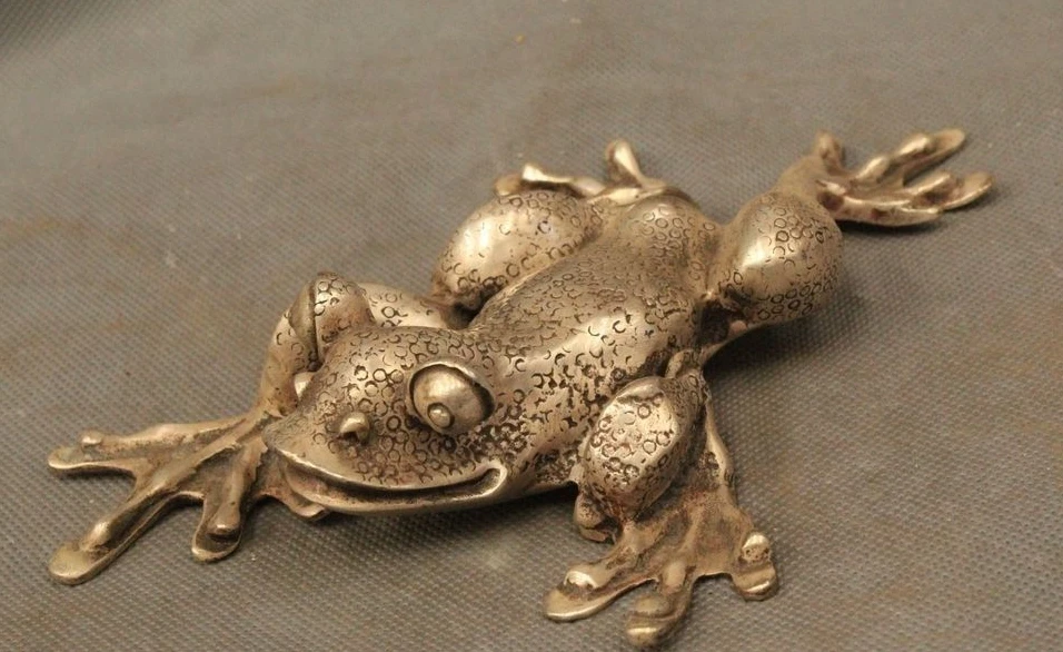 

8"Chinese China Old Silver Folk Lifelike Beautiful Frog Statue