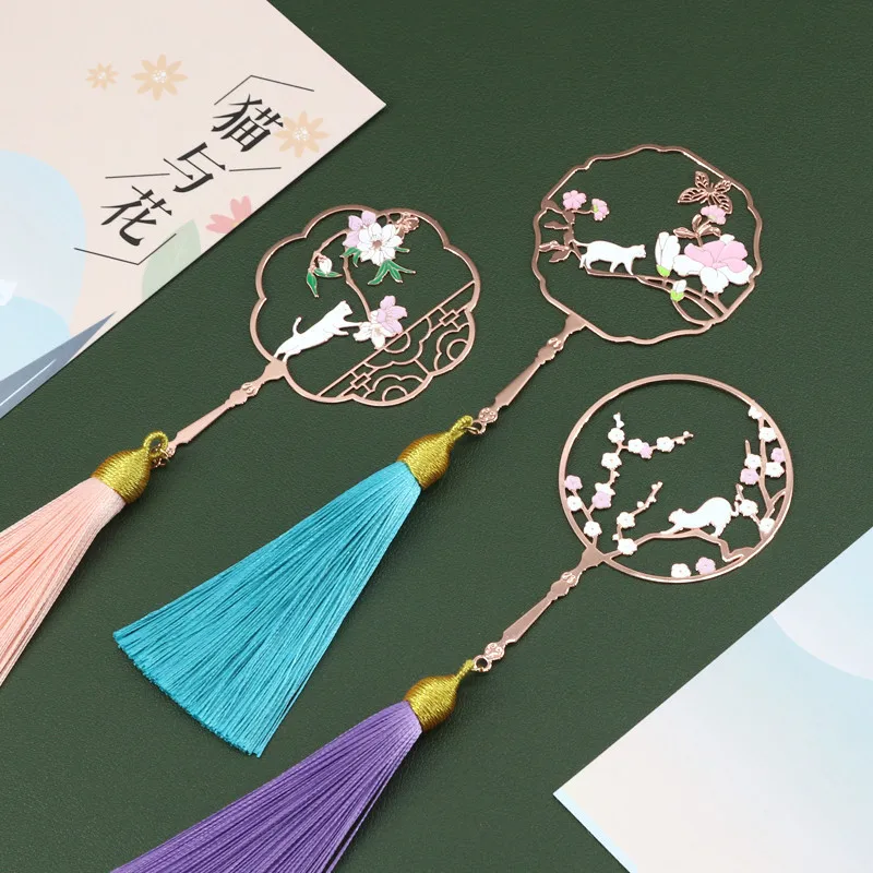 

1pcs Cat and flower fan face metal art literary fresh bookmarks peach blossom magnolia Chinese style hollow color bookmark