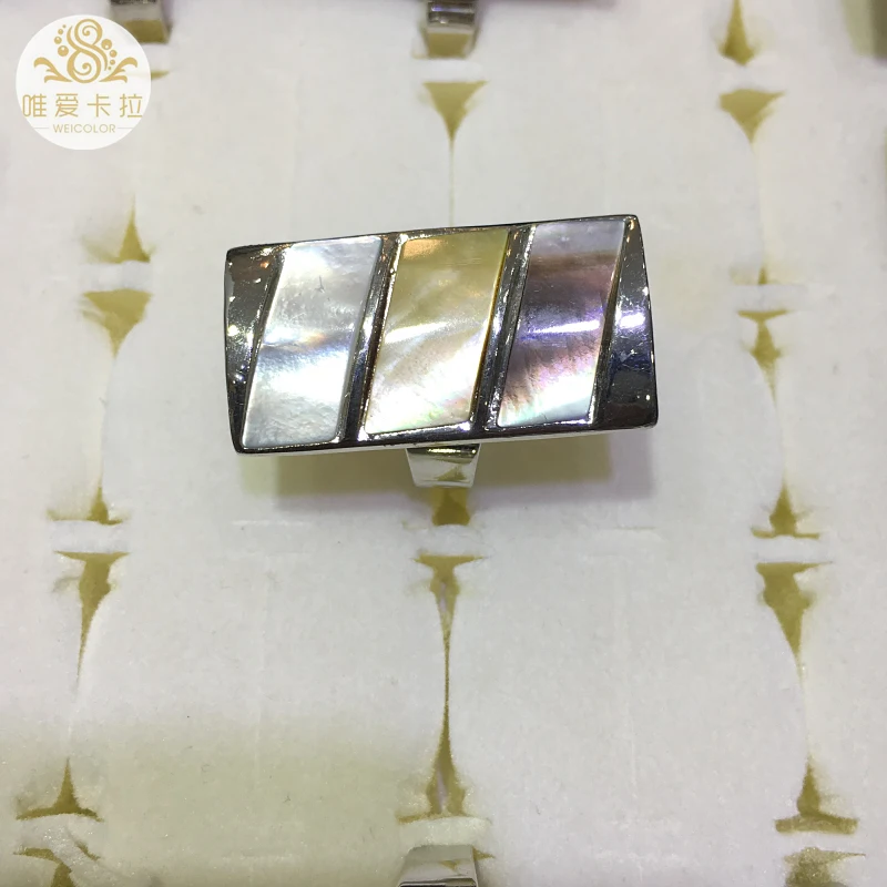 

WEICOLOR Nice And Big Natural Shell Ring With Silver In Green And Yellow Color