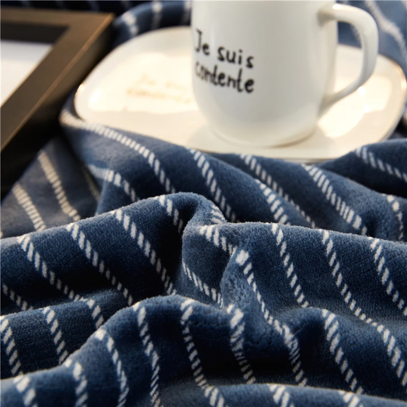 Супер мягкое синее Двухслойное шерстяное одеяло, плюшевое теплое клетчатое покрывало для кровати на осень и зиму 200x230 см
