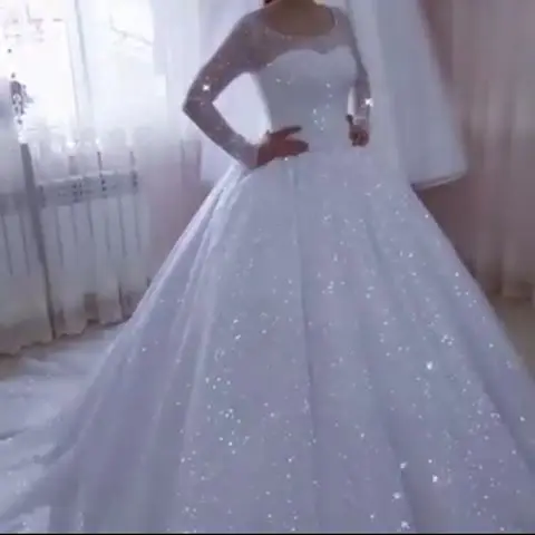Свадебное бальное платье с овальным вырезом 2018