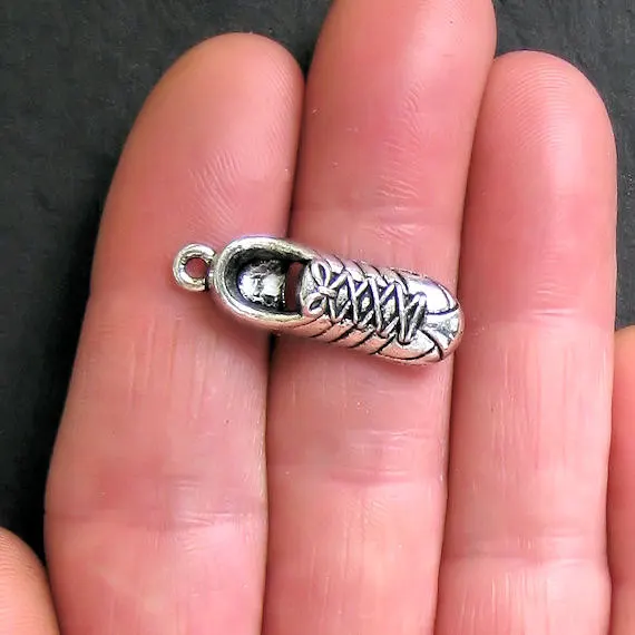10pcs/lot 27mmx9mm Running Shoe Charms Antique Silver Color Sneakers for charms necklace pendant jewelry accessories findings