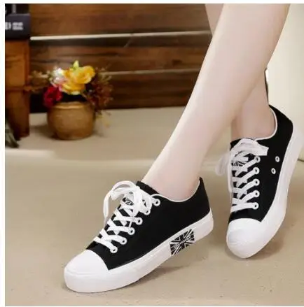 

New fashion single shoes canvas shoes for men Joker solid color casual couple shoes 8889