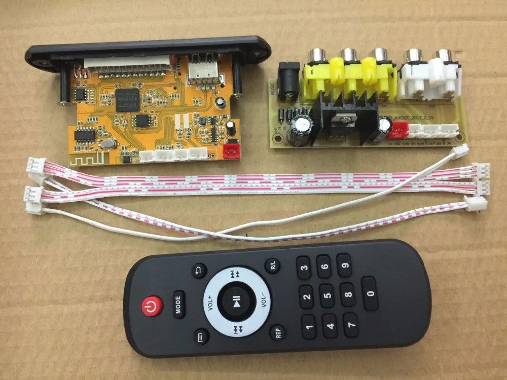 Плата видеодекодера Bluetooth RM / RMVB FLAC APE BT аудио модуль усилителя MP3 AUX U диск и TF USB FM