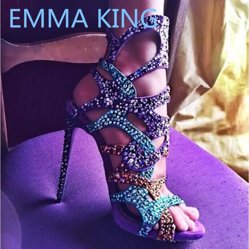 Дизайнерские Разноцветные кристаллы; женские босоножки на платформе и тонком каблуке; пикантная обувь на высоком каблуке с открытым носком; женские фиолетовые сандалии-гладиаторы