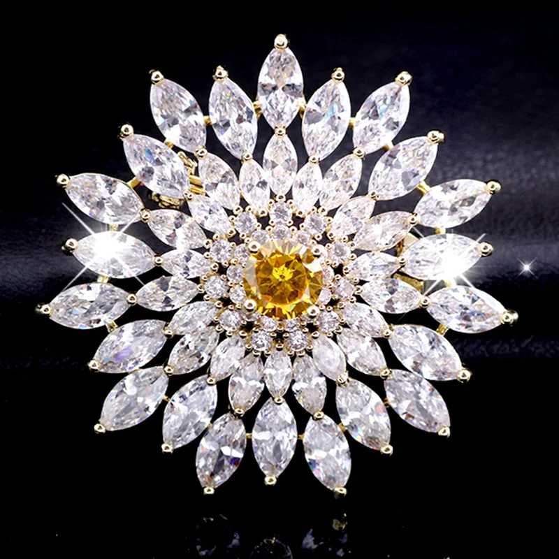 

Large White Brooch Round Crystal Rhinestone Brooches Wedding Jewelry Bling Cake Broach Decor Dress Sash Brooches