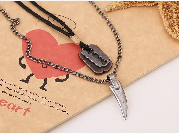 2018 Vintage Mens Necklace Alloy Animal Wolf Tooth Razor Blade Pendants Necklace Multilayer Metal Chain Choker Male Punk Jewelry