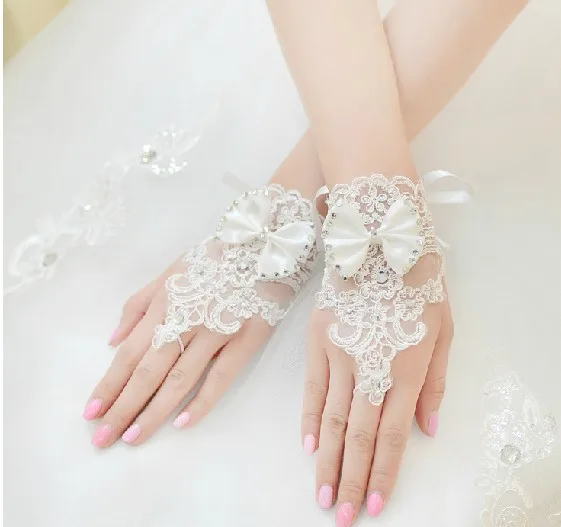 Кружевные дизайнерские короткие детские перчатки с цветочным узором для девочек; детские перчатки для танцев на свадебную вечеринку;