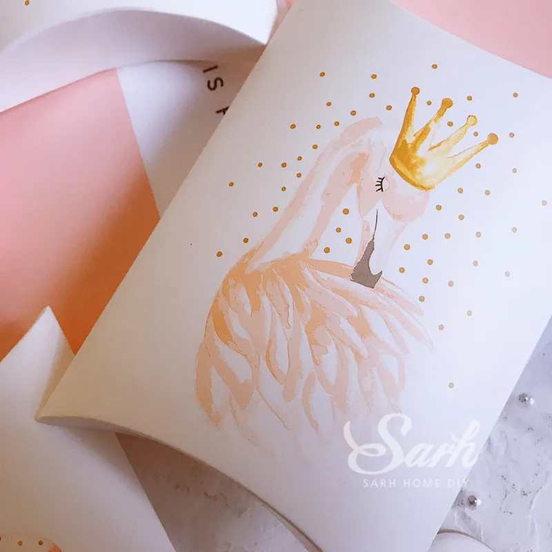 

10Pcs/lot Swan Crown Feather Balloon Pillow Box Macarons Cake Box, Muffin Biscuits Box Baking Package