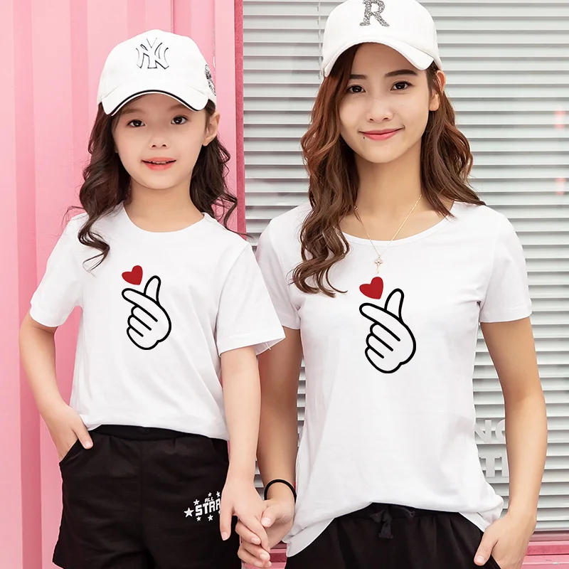 Семейные комплекты, новинка 2019 года, хлопковые одинаковые комплекты для семьи, платья для мамы и дочки, одинаковые Семейные футболки