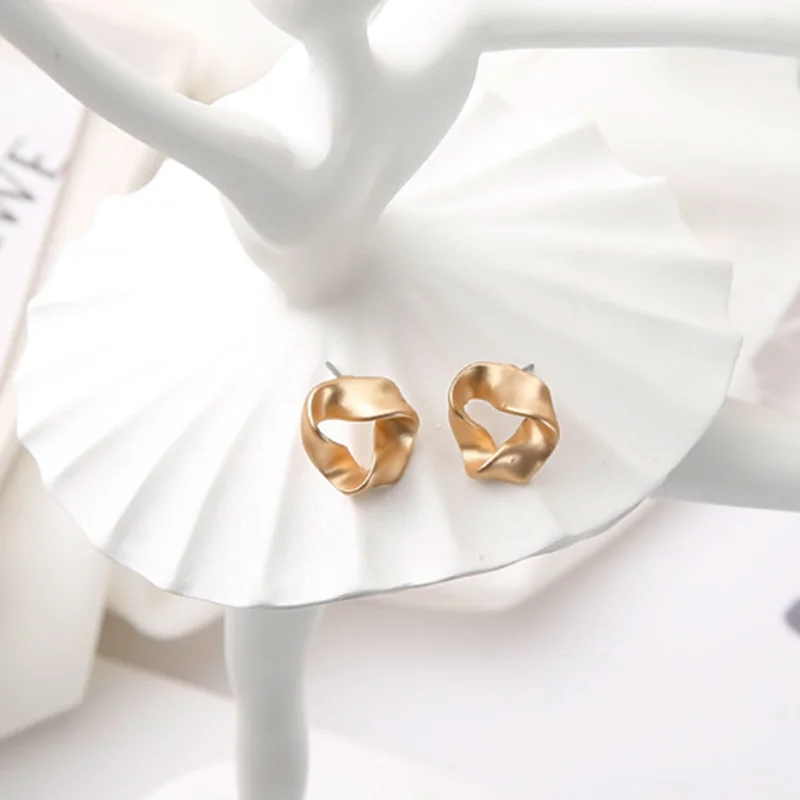 Европейские Простые геометрические матовые серьги-гвоздики золотого цвета в стиле ретро, Необычные треугольные серьги для женщин, свадебные ювелирные изделия невесты, подарок