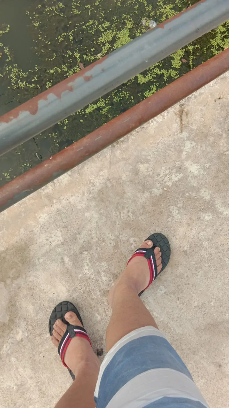 Пляжные мягкие модные красные туфли без каблука направляющие Вьетнамки открытый носок повседневное дизайнер slip on полосатый мужские сандалии летн