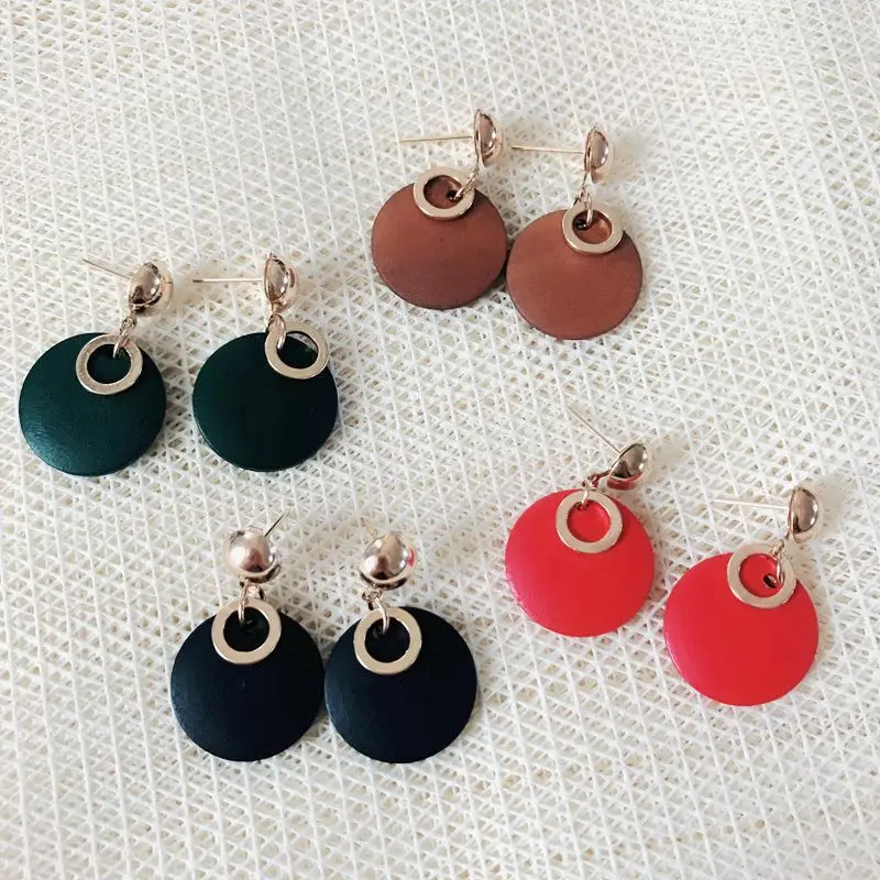 Новое поступление модные круглые деревянные серьги-гвоздики в виде геометрических фигур черного, зеленого, красного, коричневого цветов