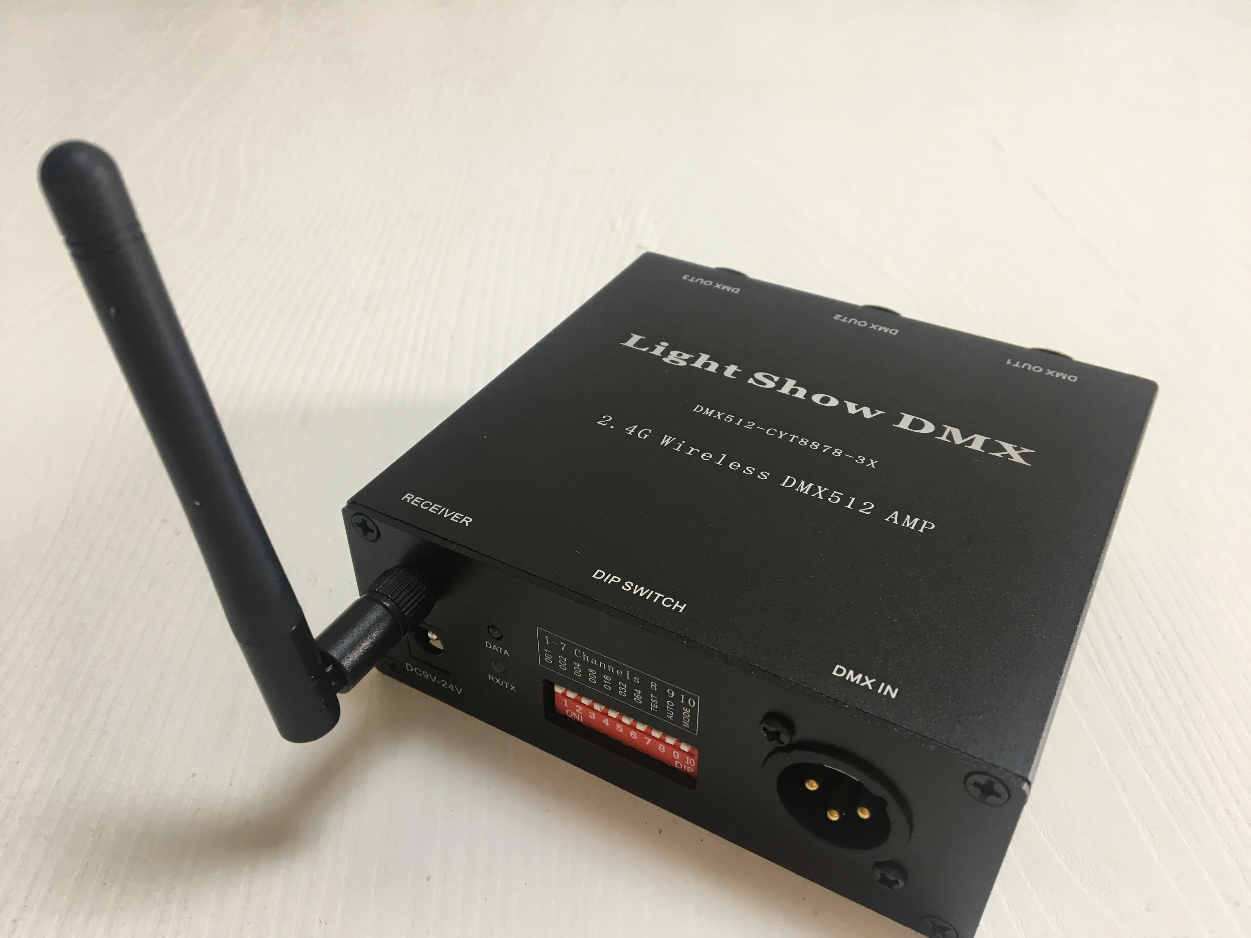 

High-speed 2.4G Wireless DMX512 Signal 1 Input and 3 Output Isolation Amplifier