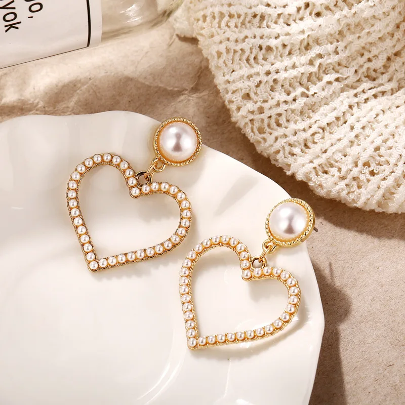 

LUBOV Shining Rhinestone Inlaid Gold Color Metal Heart Frame Dangle Earrings Imitation Pearl Decoration Women Drop Earrings 2019
