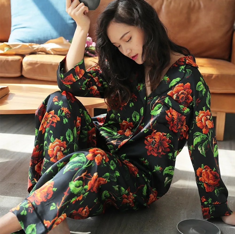 

EFIOLY 2019 New Spring Elegant Loose Silk Nightgown Pajamas Set Retro Printed Flower Home Fashion Sleepwear Set Ladies Pajamas