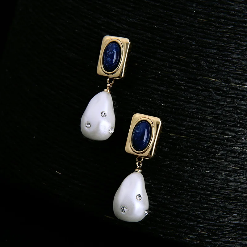 10453436765_1128138252