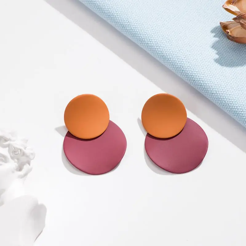 Серьги подвески SUKI boucle d'oreille с помпоном зеленые и красные серьги эффектом
