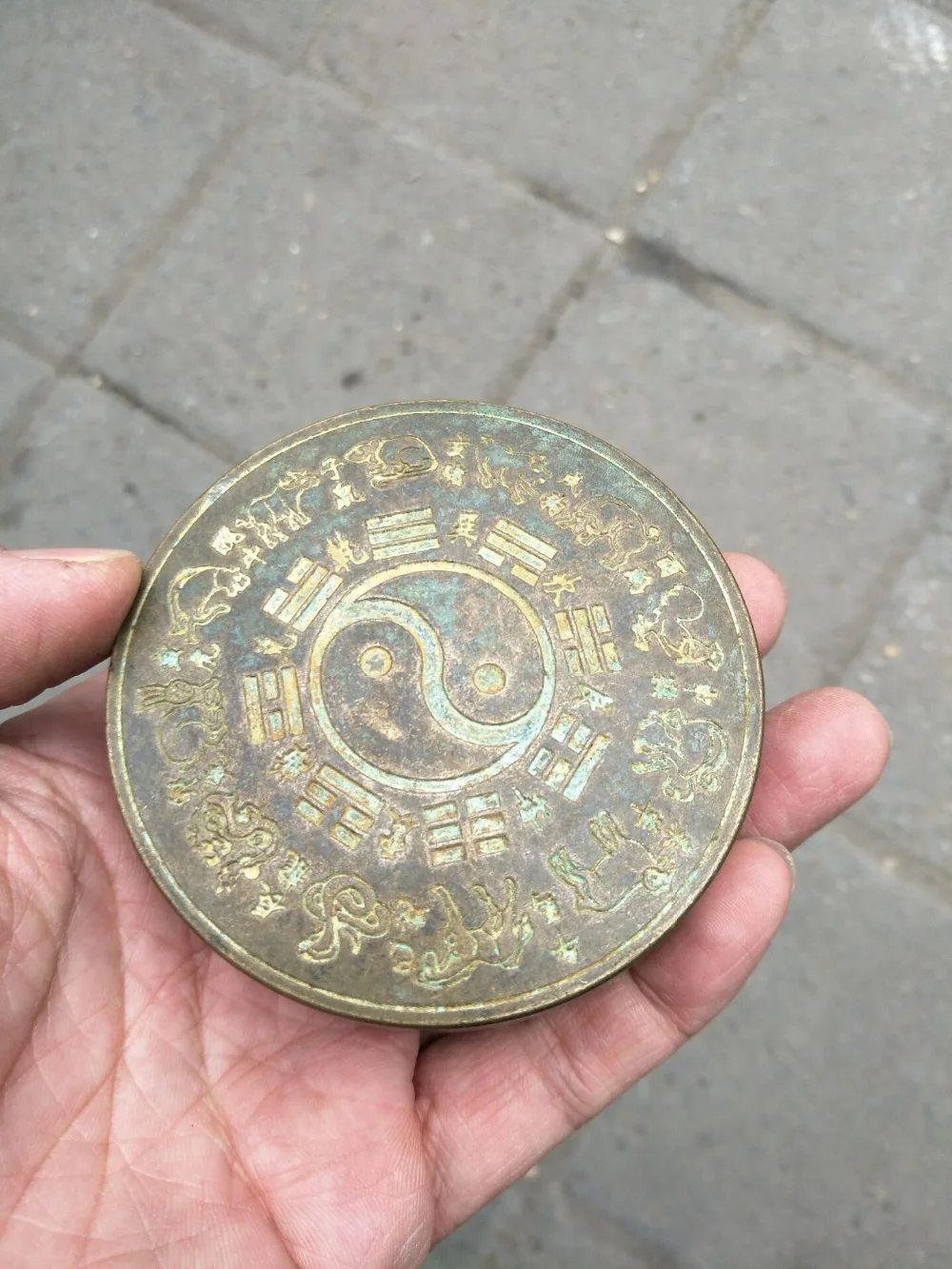 

Antique collection Old QingDyansty copper box,Carving pattern, free shipping