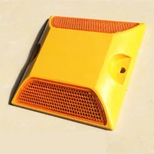 Spike spike deceleration reflective warning nail single and double tunnel induced road stud signs