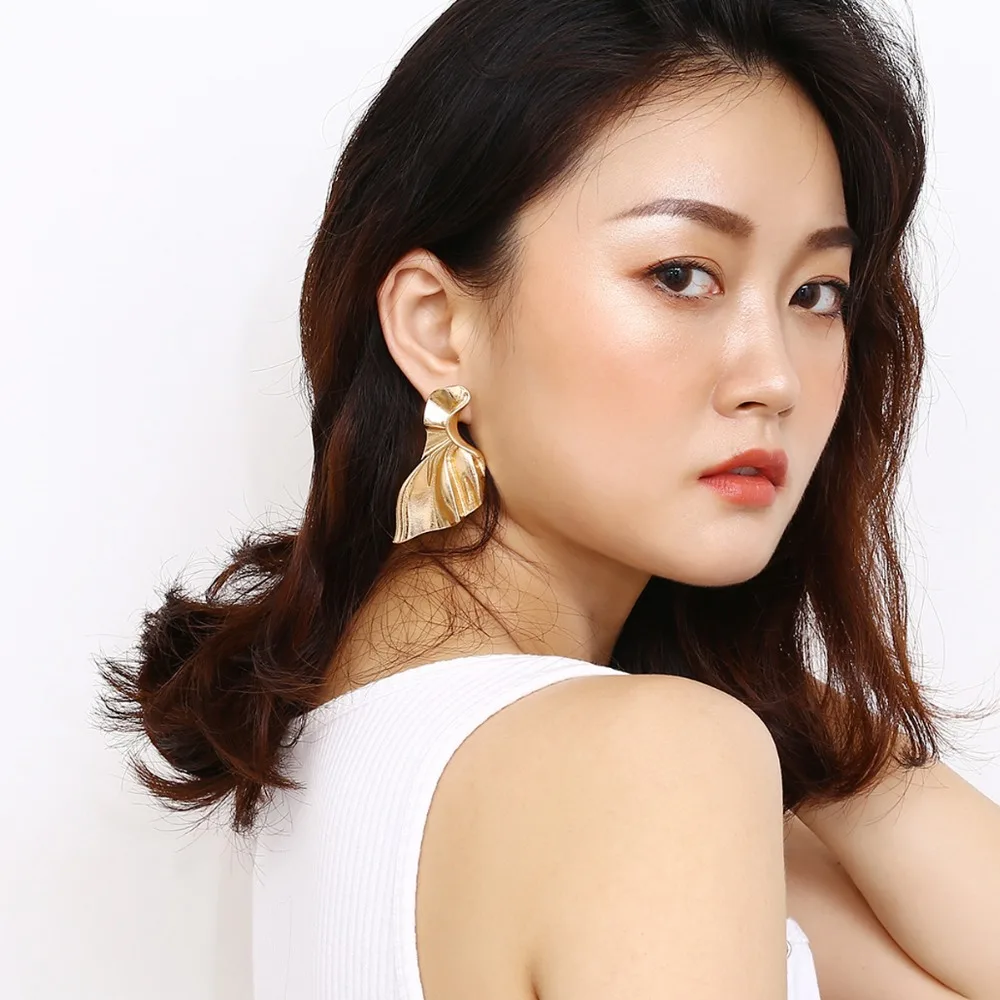 

Fashion Metal Leaf Earring Minimalism Irregular Stud Earrings For Women Simple Exquisite Literary Earrings Jewelry DE149