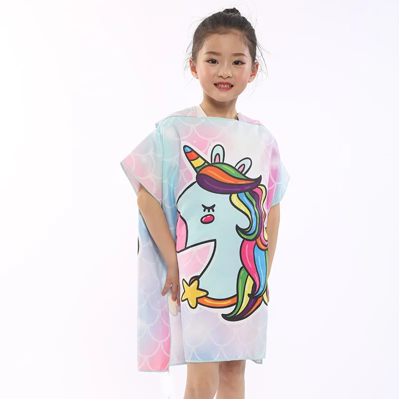Детское банное полотенце с капюшоном и рисунком; Быстросохнущий купальный халат для сушки; мягкая микрофибра; одежда для купания для малышей; подарки для малышей - Цвет: unicorn
