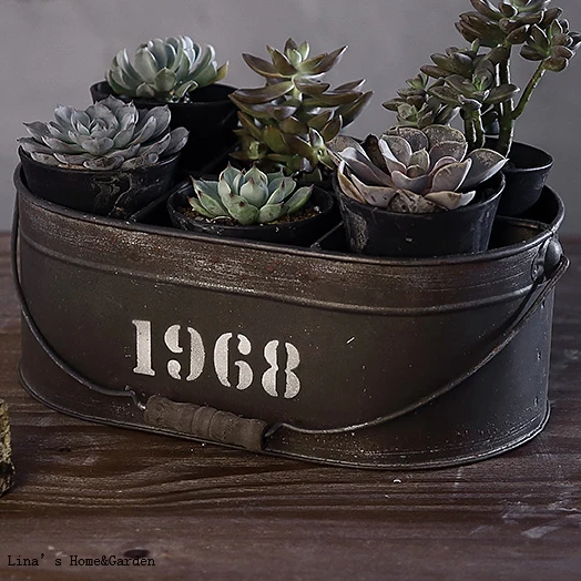 Retro Shabby Galvanized Industrial Metal Flower Bucket with Wooden Handle