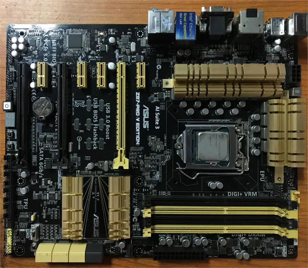 

Asus Z87-PRO(V EDITION) Desktop motherboard Socket LGA1150 DDR3 PCIE3.0 USB3.0 SATA3 Z87 Motherboard used 90%new