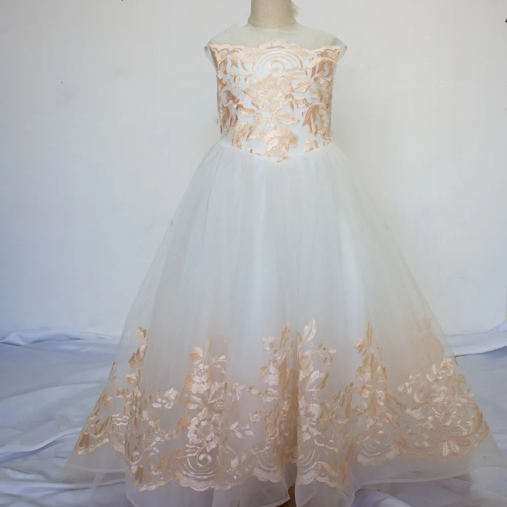 

Pageant Dresses for Girls 2019 Ivory Tulle Gold Lace Applique Ball Gowns with Bow First Communion Dresses Stock Walk Beside You