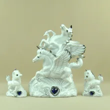 Фарфор Единорог Лошадь Скульптура Декоративные керамики Little Pony статуя мифологии животного Маскоты Artware декор, подарки и ремесла