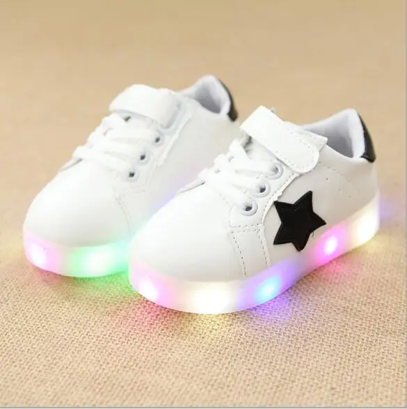Детская светодиодный обувь для мальчиков и девочек, детская одежда с принтом в виде звезд светодиодный освещение спортивная обувь с подсветкой; дышащая Спортивная обувь на плоской подошве - Цвет: Белый