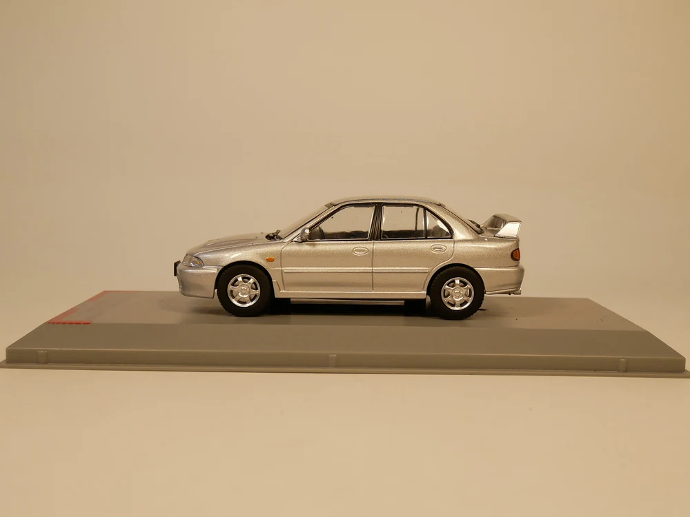 Литой клуб 1:43 поколение GTI Mitsubishi Lancer Evolution 1992 от ixo| |