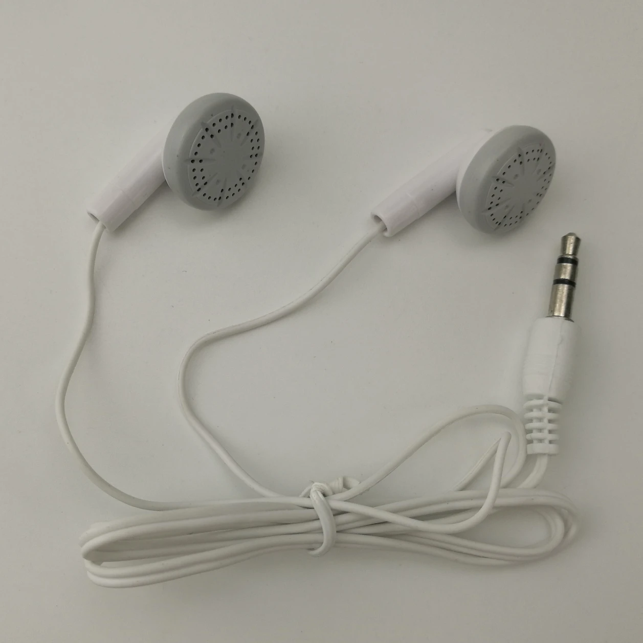 

Cheapest short 0.6m FMCG Earphone Disposable one time use 3.5mm stereo In -Ear Earbuds For iPhone/Mp3 Player smartphone 500pcs