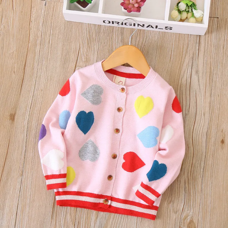 Новая детская одежда сердце любовь Детские Кардиган для девочек Карамельный цвет вязаный свитер Дети Демисезонный хлопковая верхняя одежда пальто