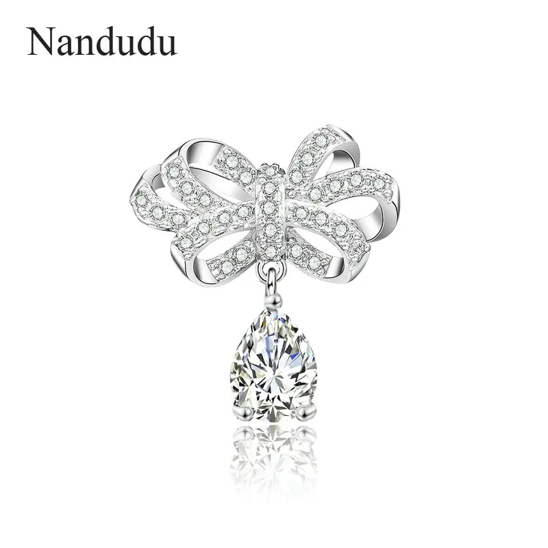 

Nandudu Shinning AAA CZ Zircon Bowknot Brooch Pin for Women Scarf Costume Cuff Sparkling Rhinestone Bow Brooches Coat X339